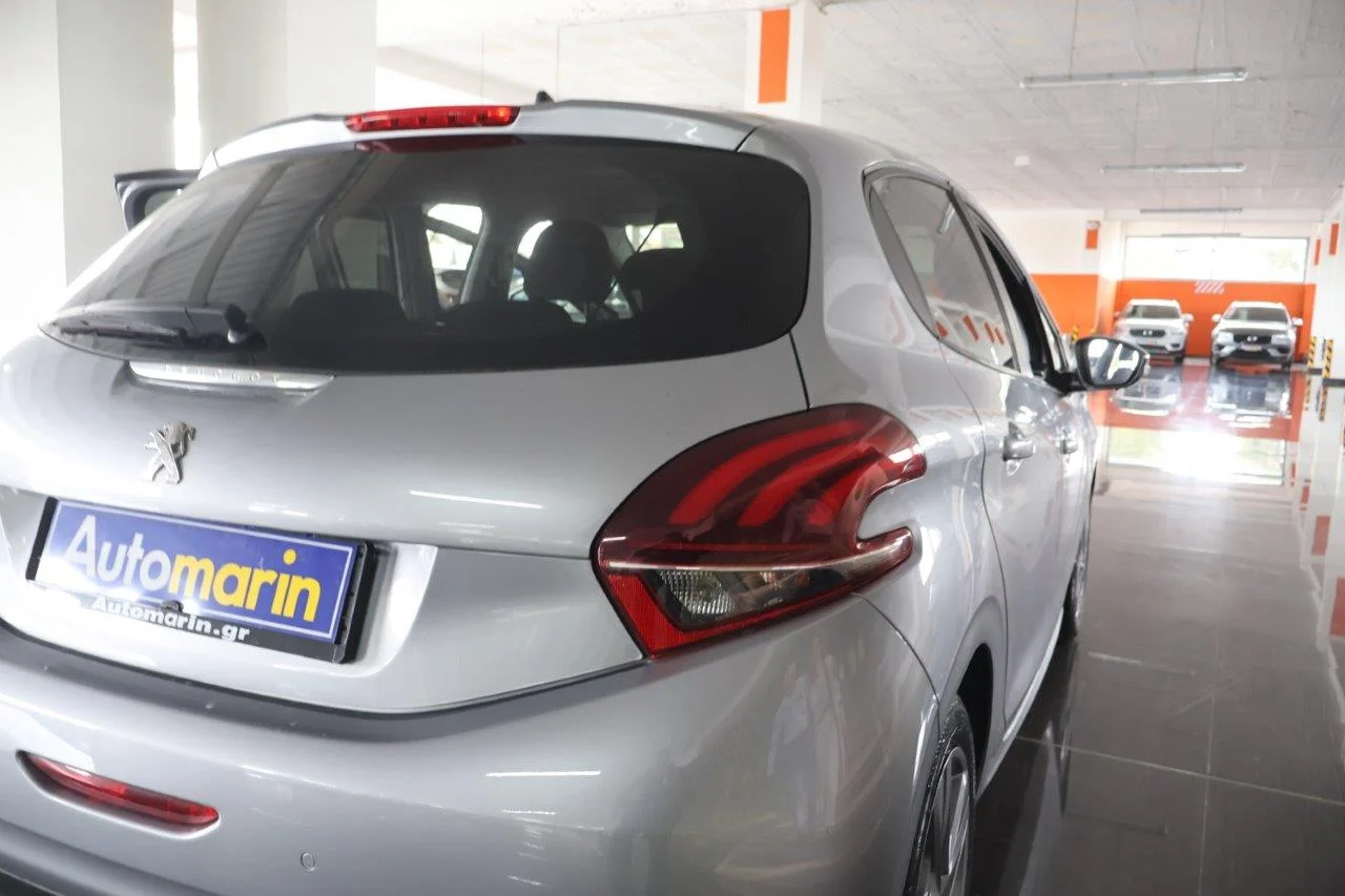 Peugeot 208 - View model 10