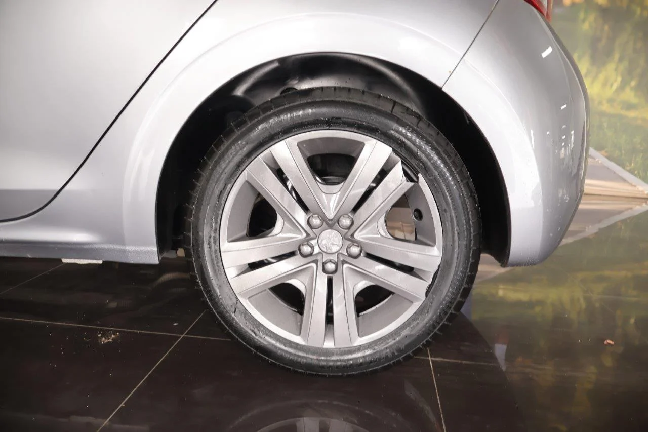 Peugeot 208 - View model 12