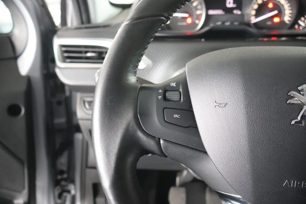 Peugeot 208 - View model 23