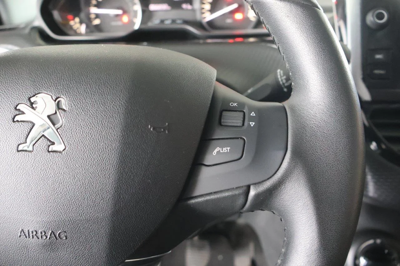 Peugeot 208 - View model 24