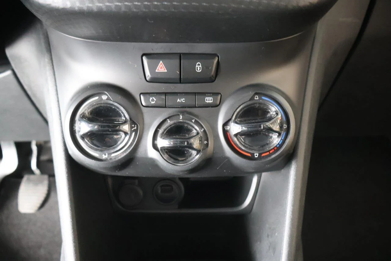 Peugeot 208 - View model 26