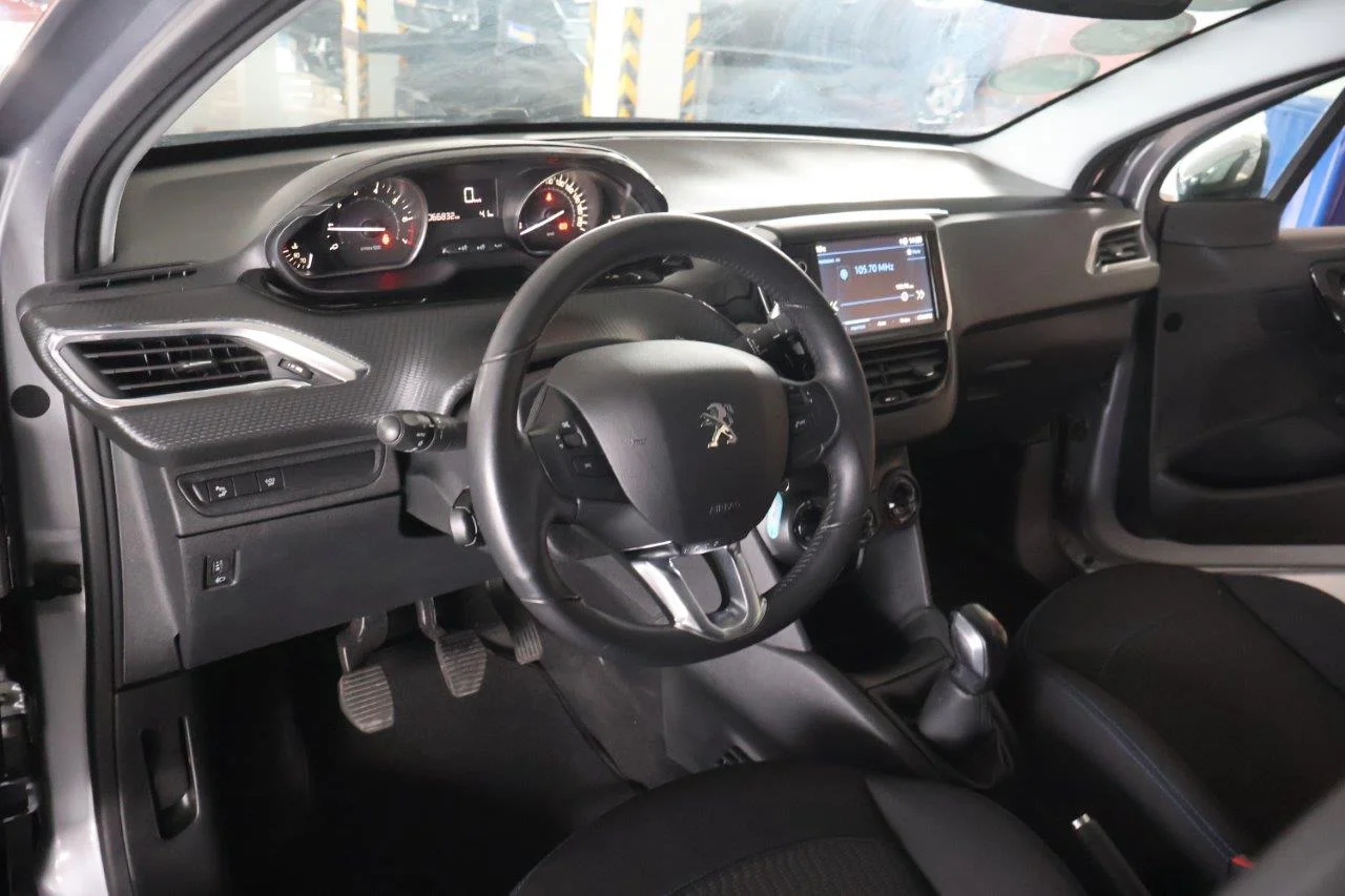 Peugeot 208 - View model 28
