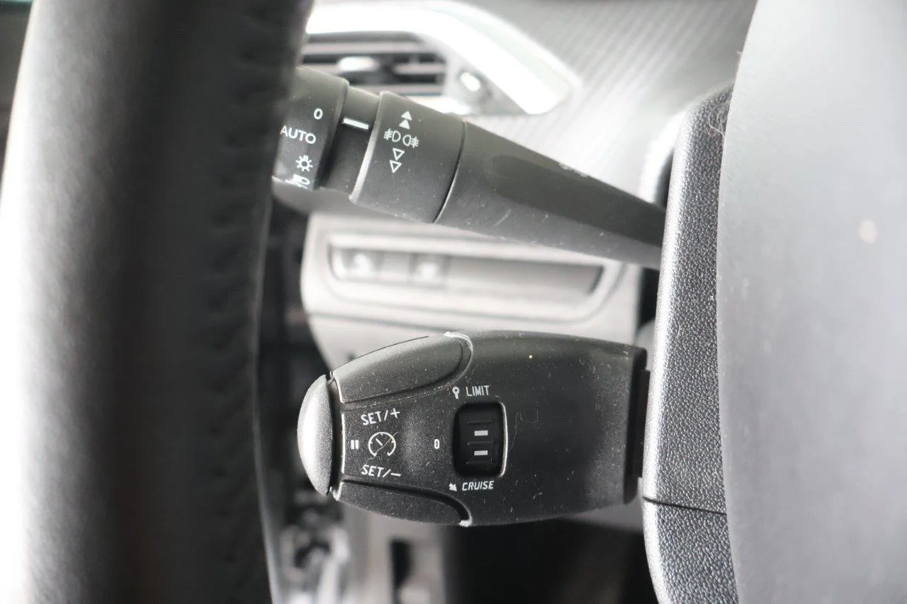 Peugeot 208 - View model 29