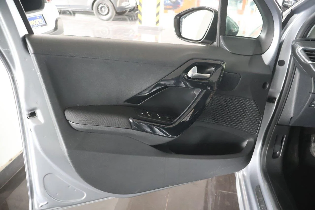 Peugeot 208 - View model 31
