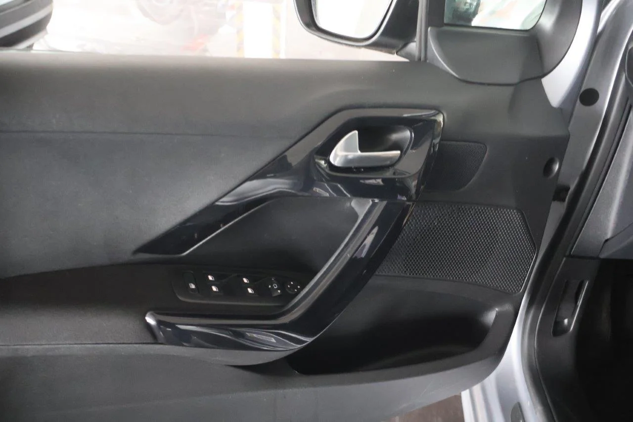 Peugeot 208 - View model 32