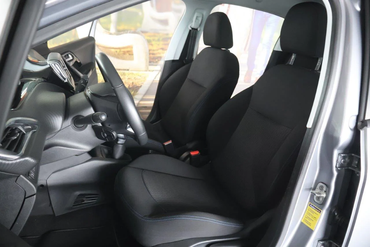 Peugeot 208 - View model 33