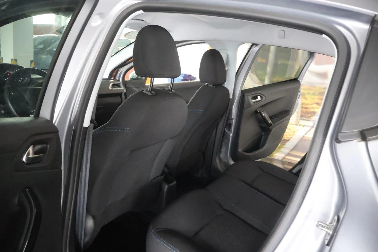 Peugeot 208 - View model 34