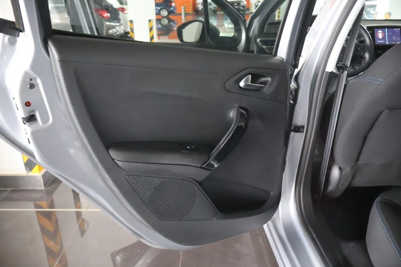 Peugeot 208 - View model 35