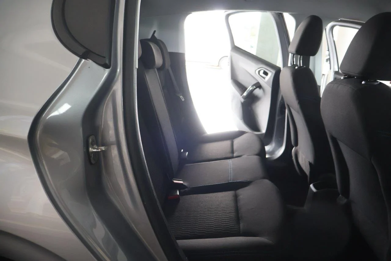 Peugeot 208 - View model 38