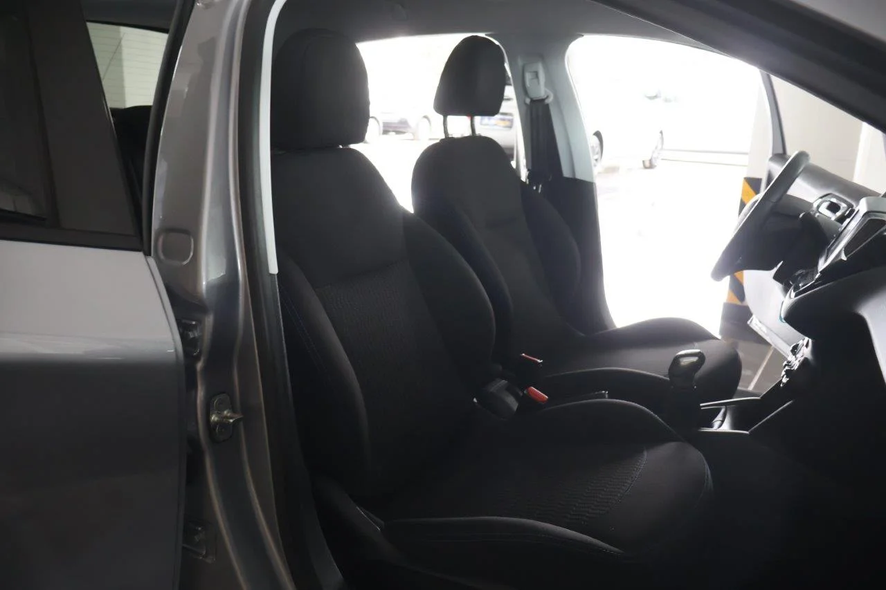 Peugeot 208 - View model 39
