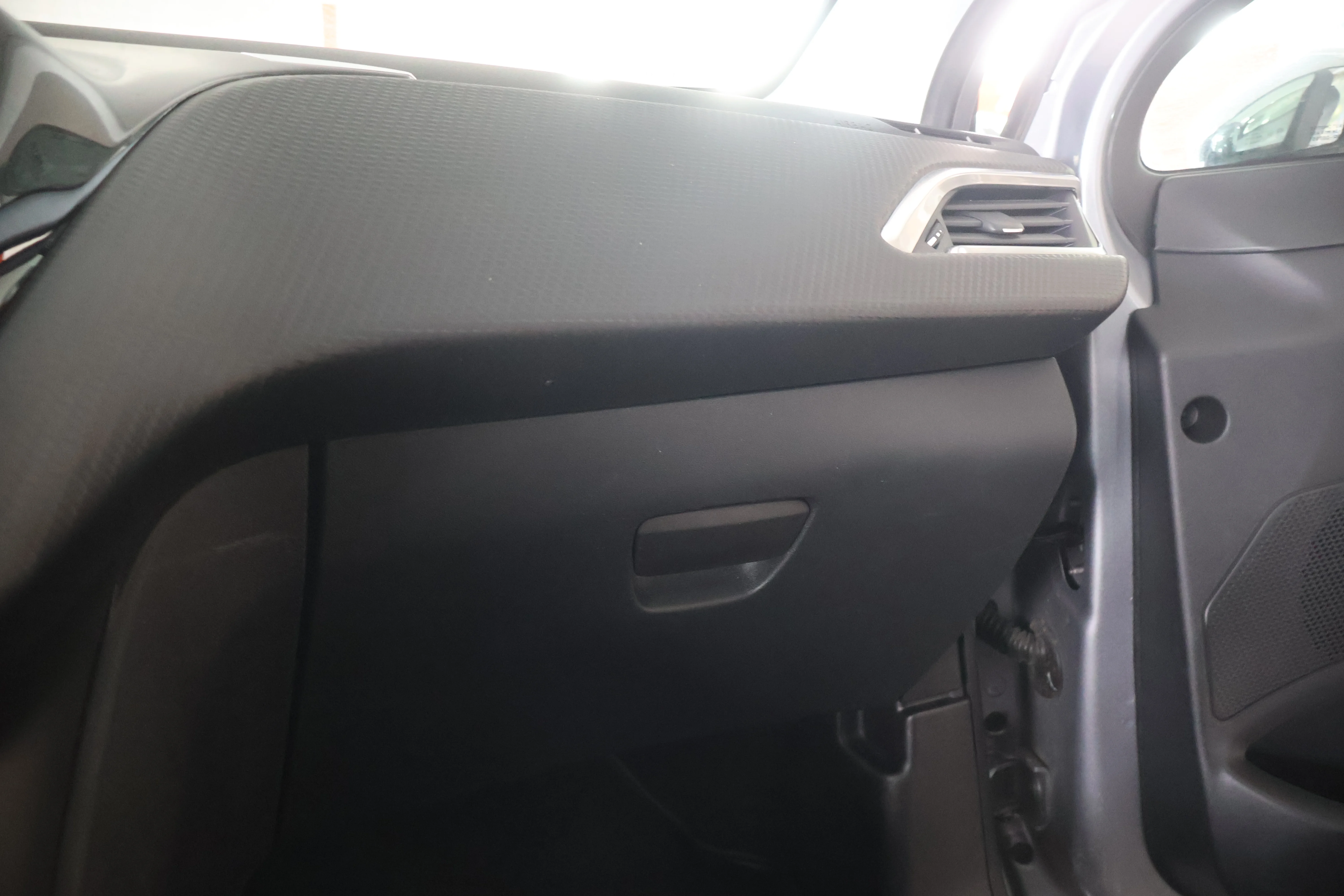 Peugeot 208 - View model 41
