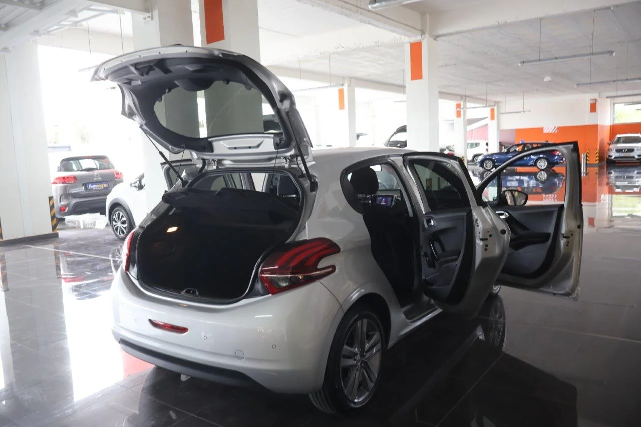 Peugeot 208 - View model 7