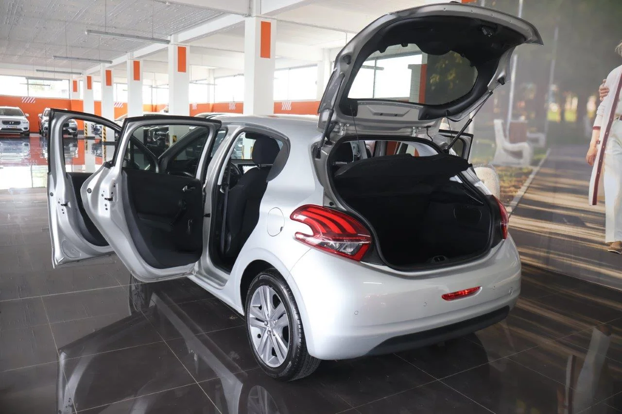 Peugeot 208 - View model 9
