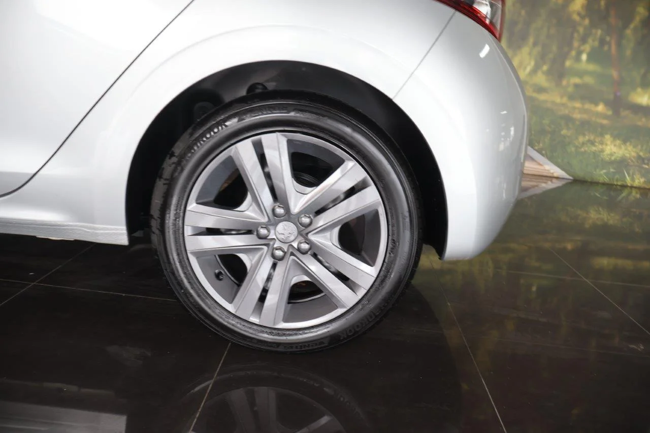 Peugeot 208 - View model 13