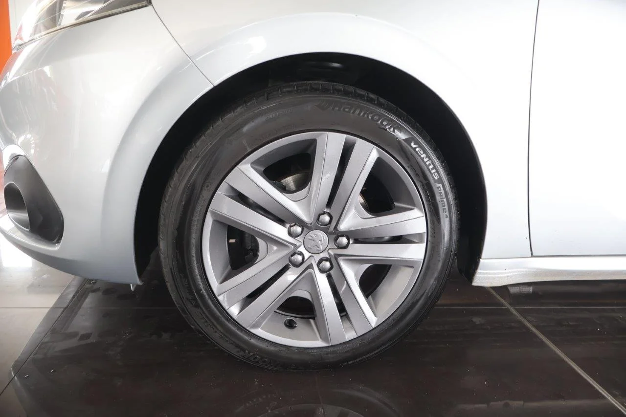 Peugeot 208 - View model 14