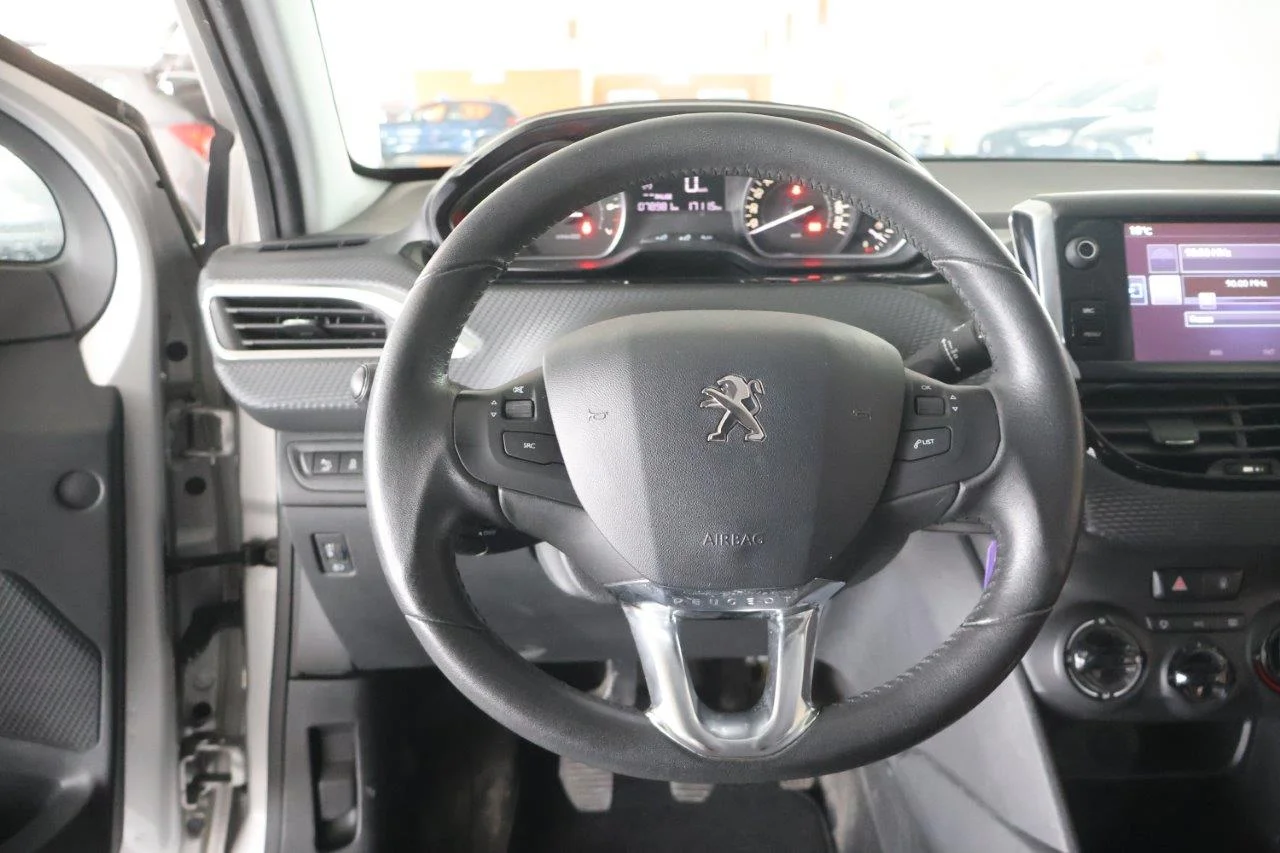 Peugeot 208 - View model 22