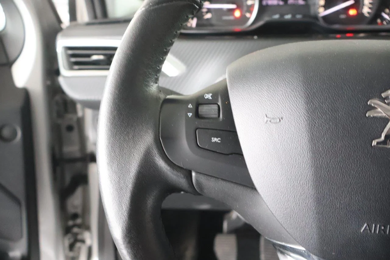Peugeot 208 - View model 23