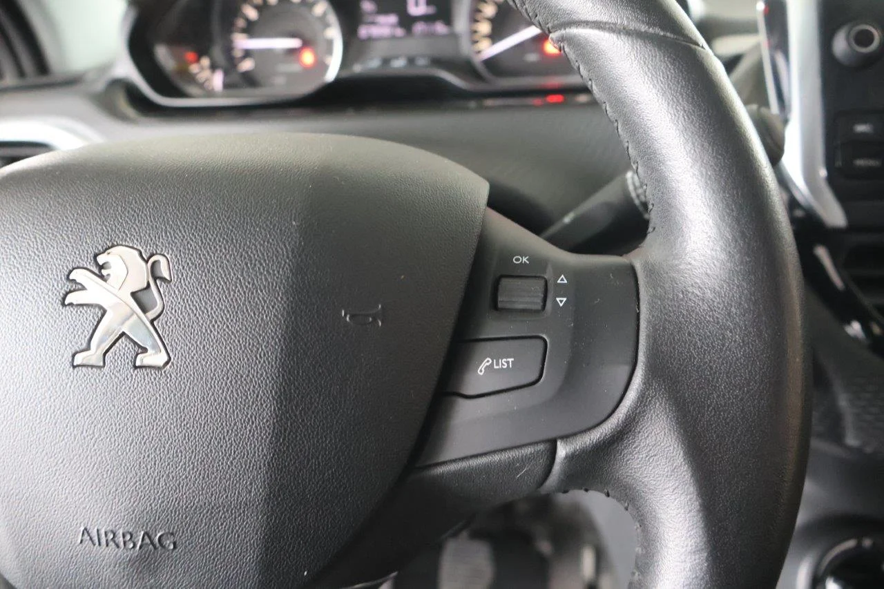 Peugeot 208 - View model 24