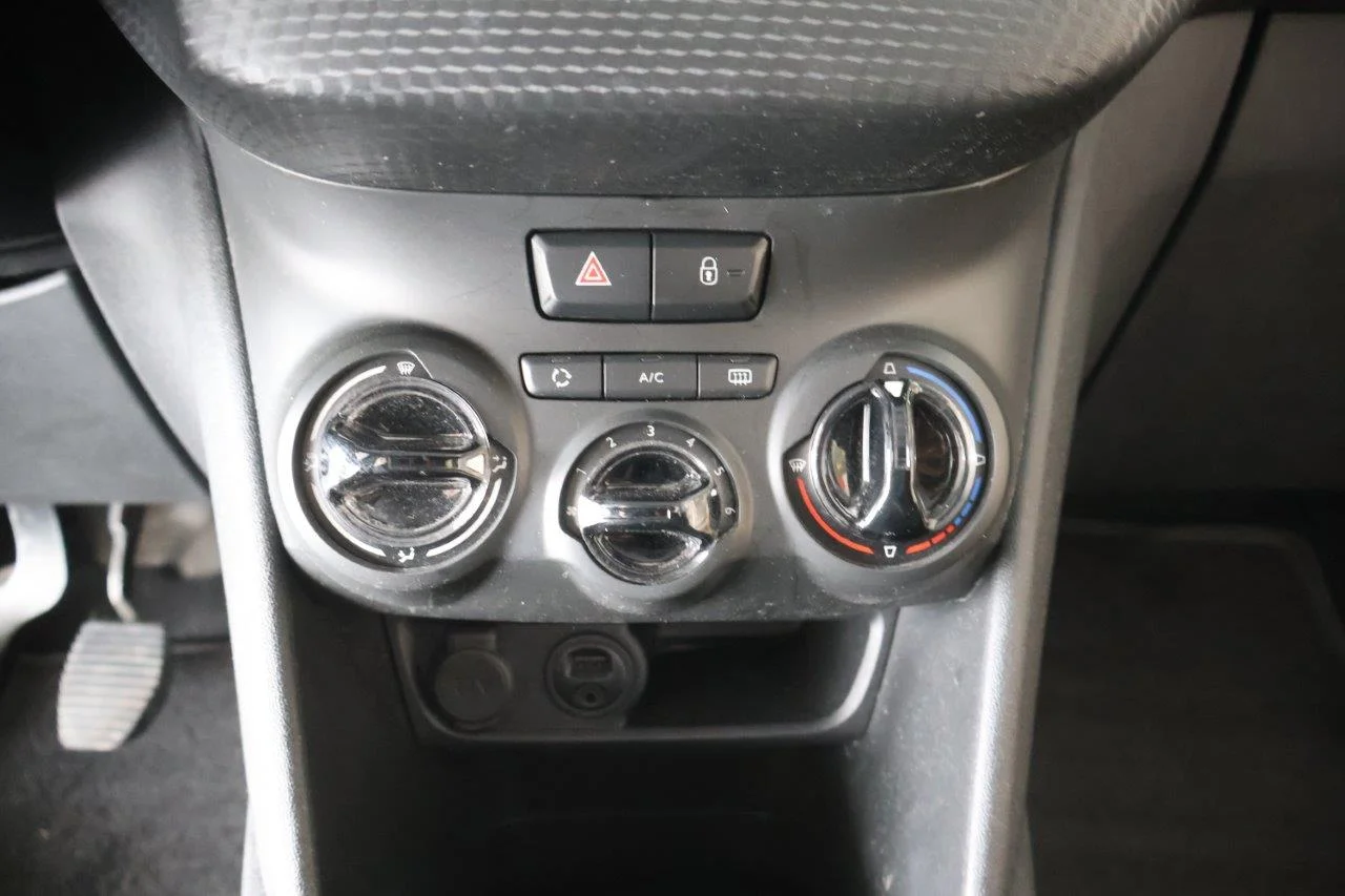 Peugeot 208 - View model 26