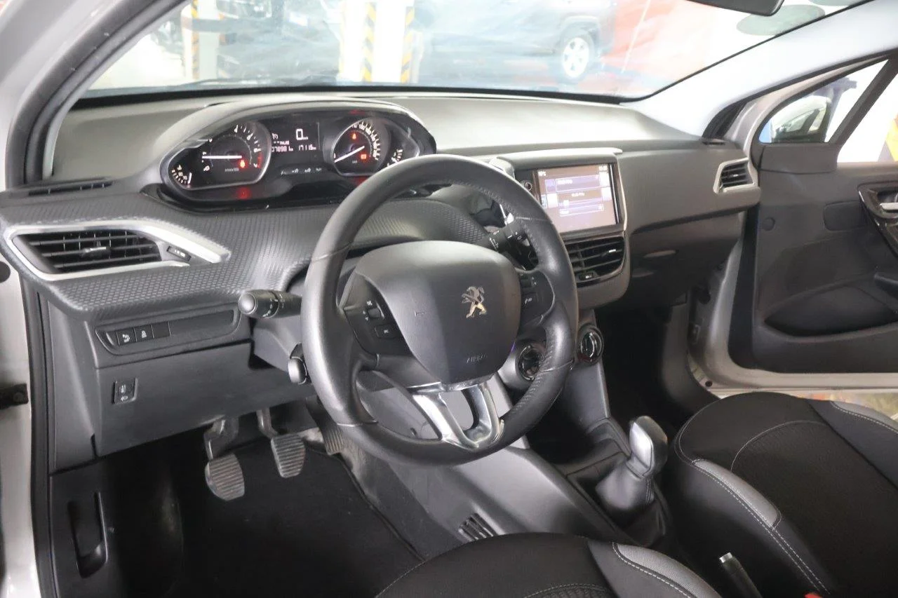 Peugeot 208 - View model 29