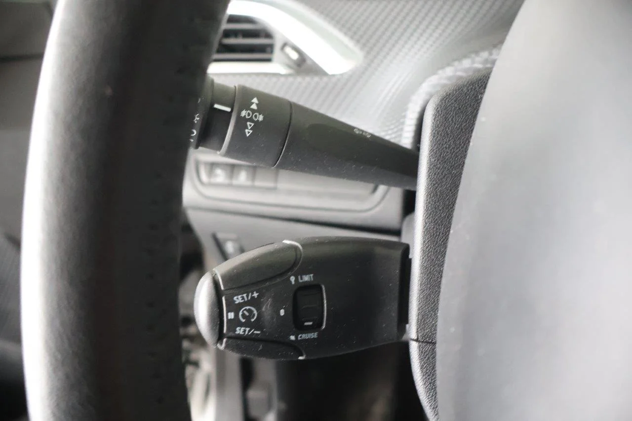 Peugeot 208 - View model 30