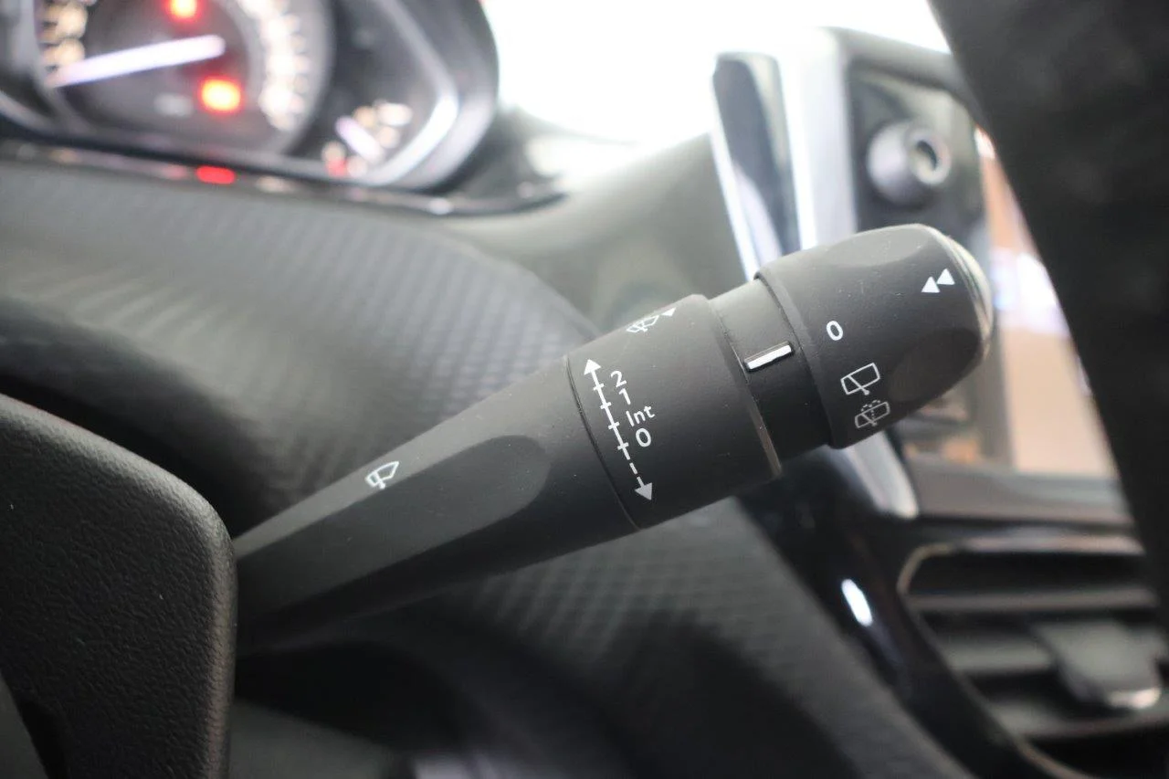 Peugeot 208 - View model 31