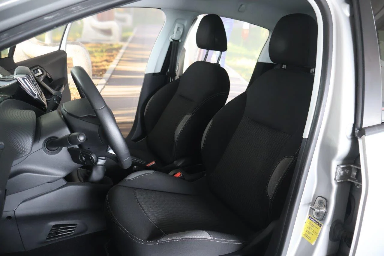 Peugeot 208 - View model 34