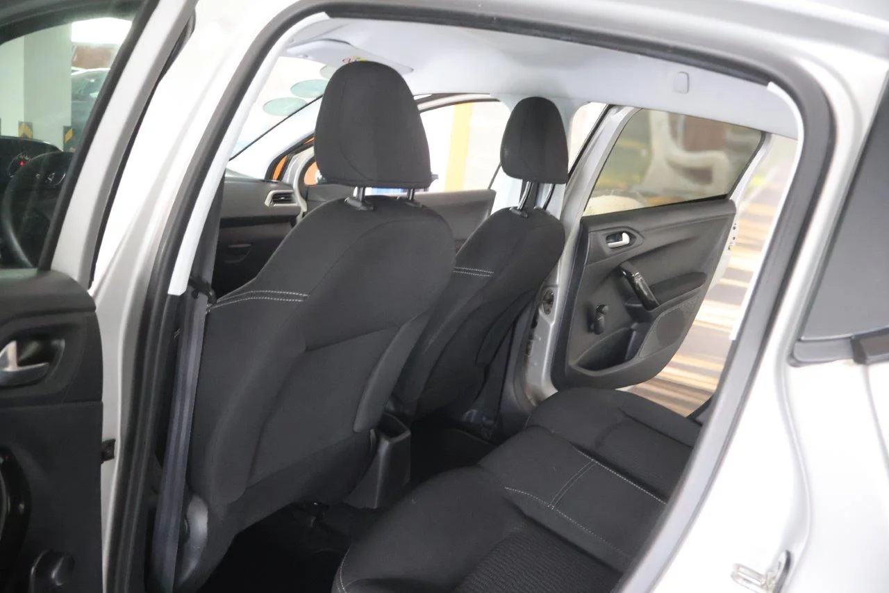 Peugeot 208 - View model 35