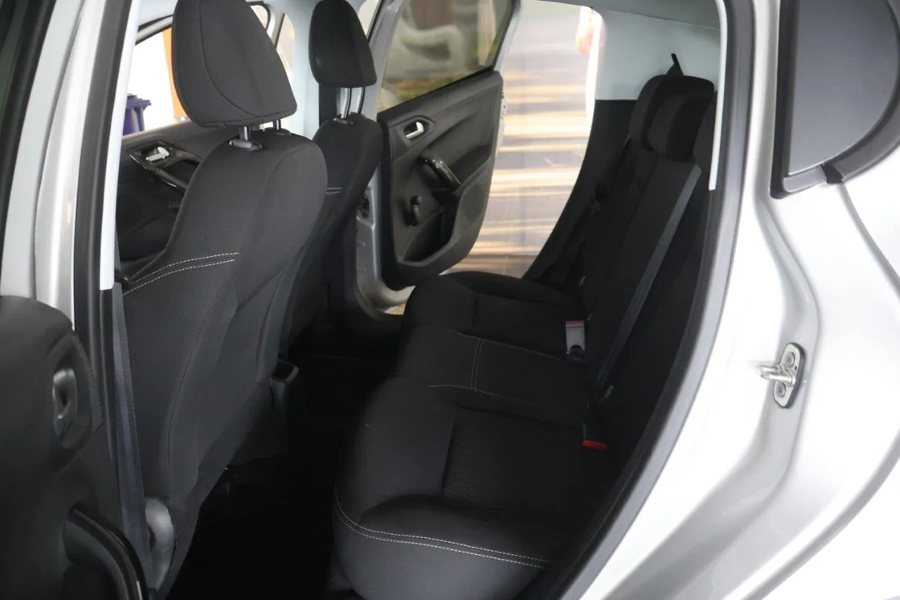 Peugeot 208 - View model 37