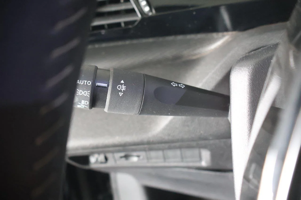 Peugeot 308 - View model 28