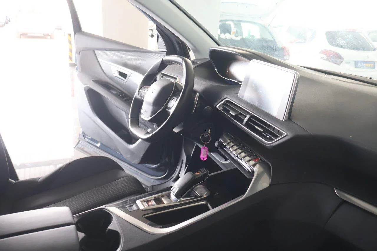 Peugeot 5008 - View model 40