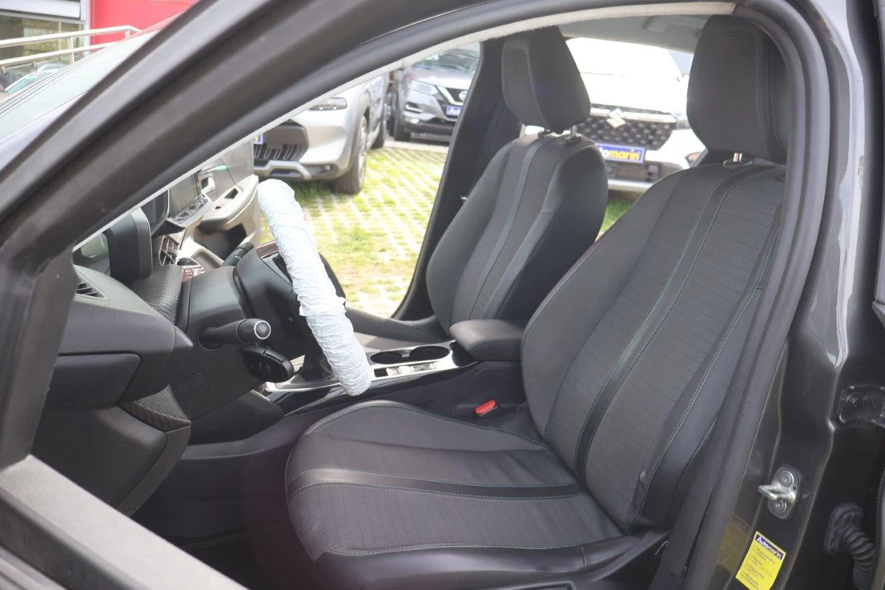 Peugeot 208 - View model 25