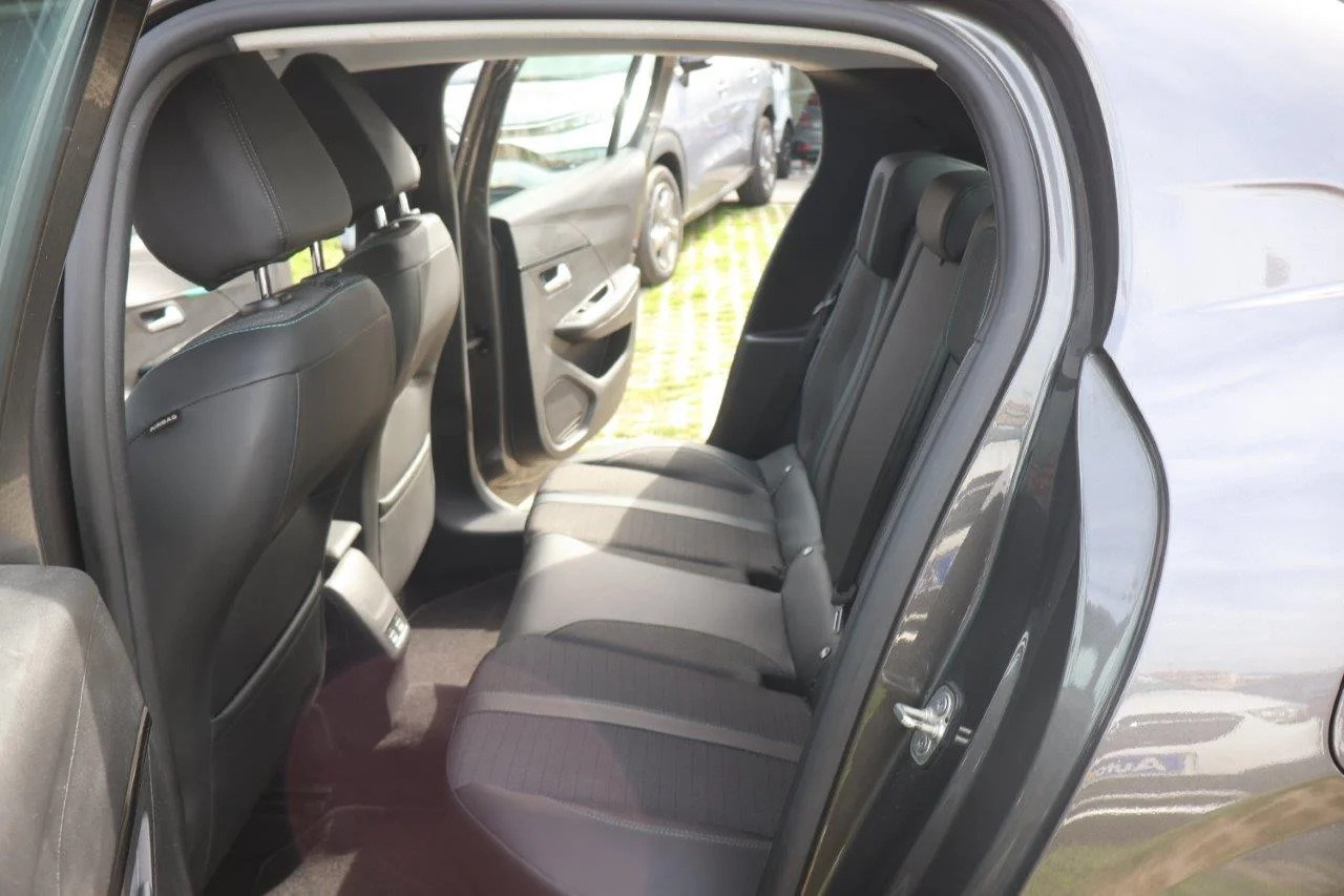 Peugeot 208 - View model 28