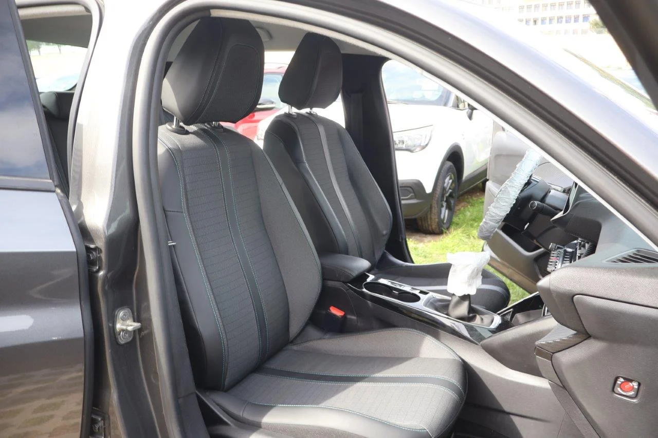 Peugeot 208 - View model 31