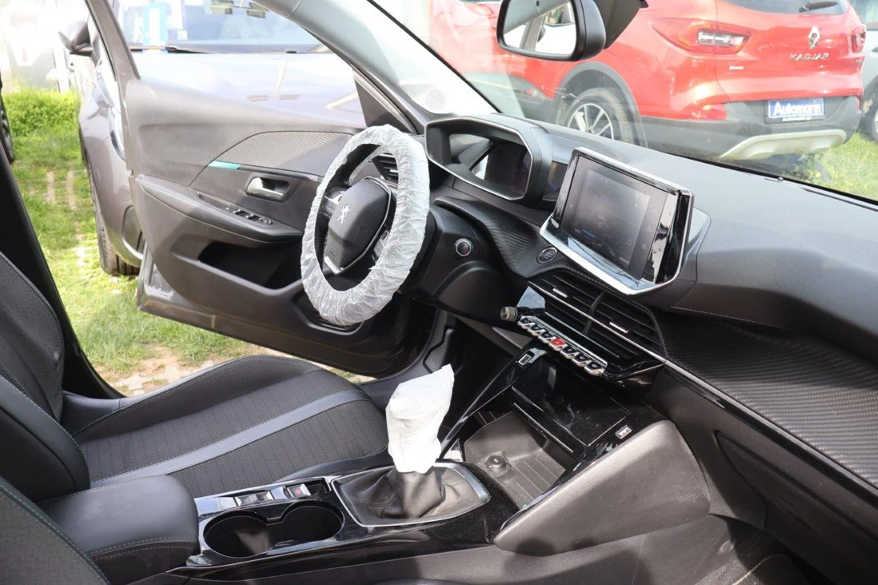Peugeot 208 - View model 32