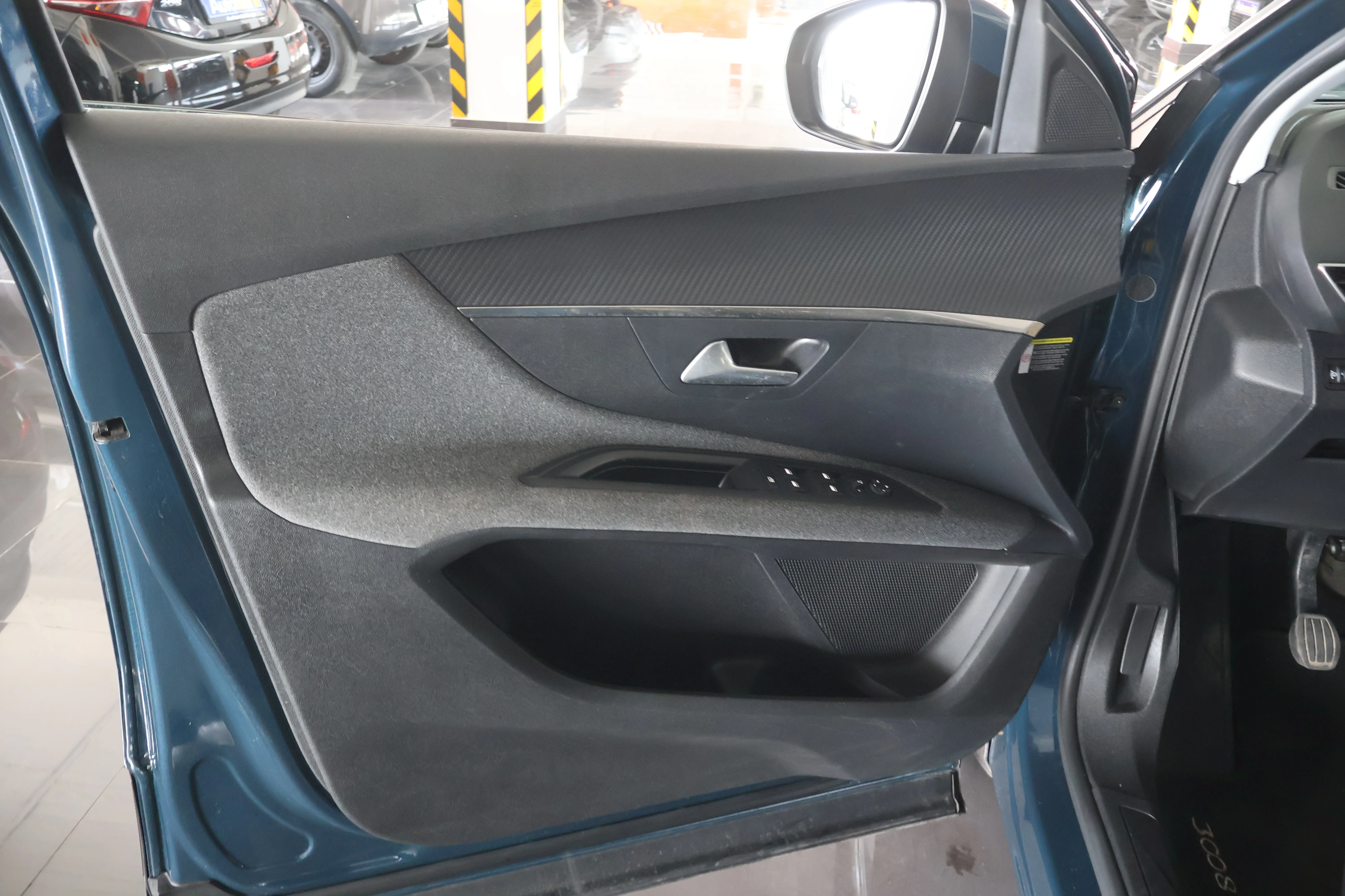 Peugeot 3008 - View model 25
