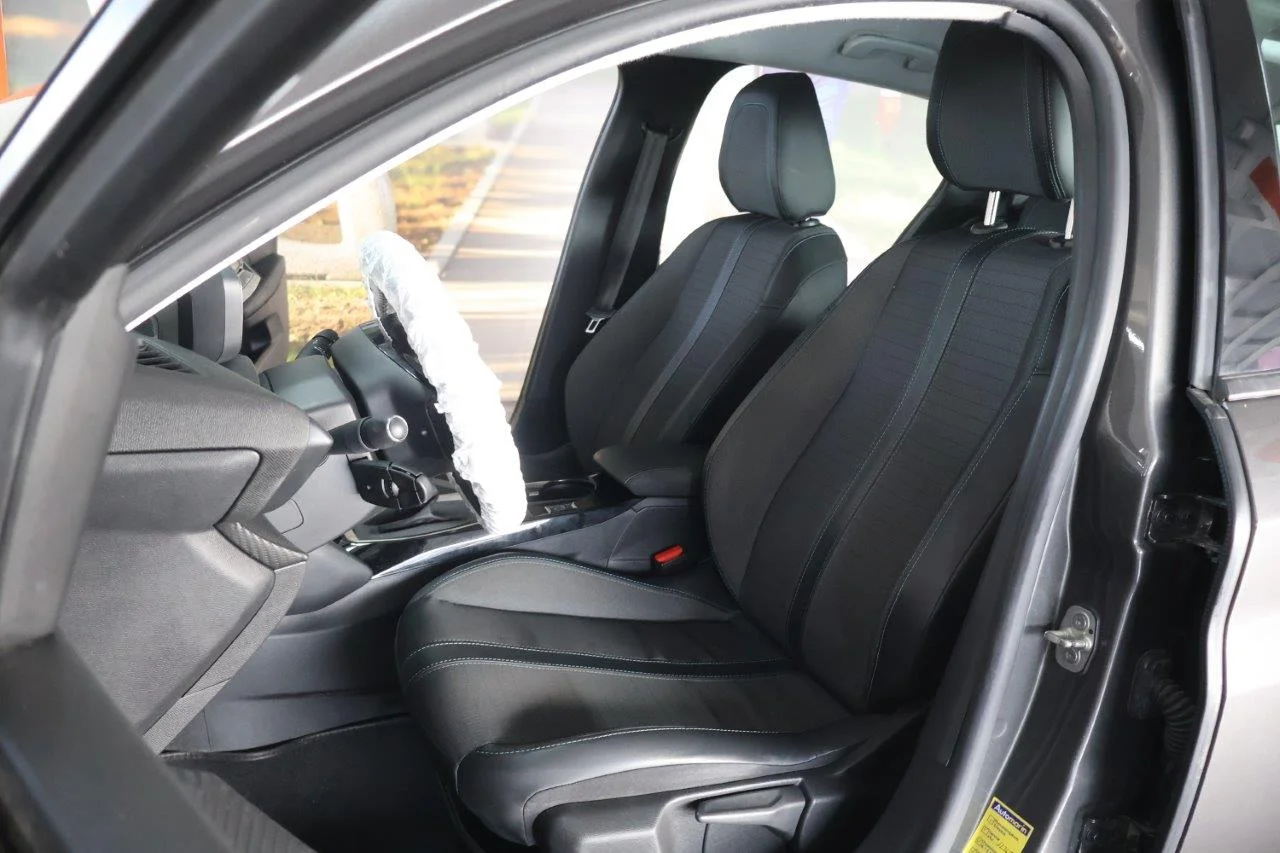 Peugeot 208 - View model 26
