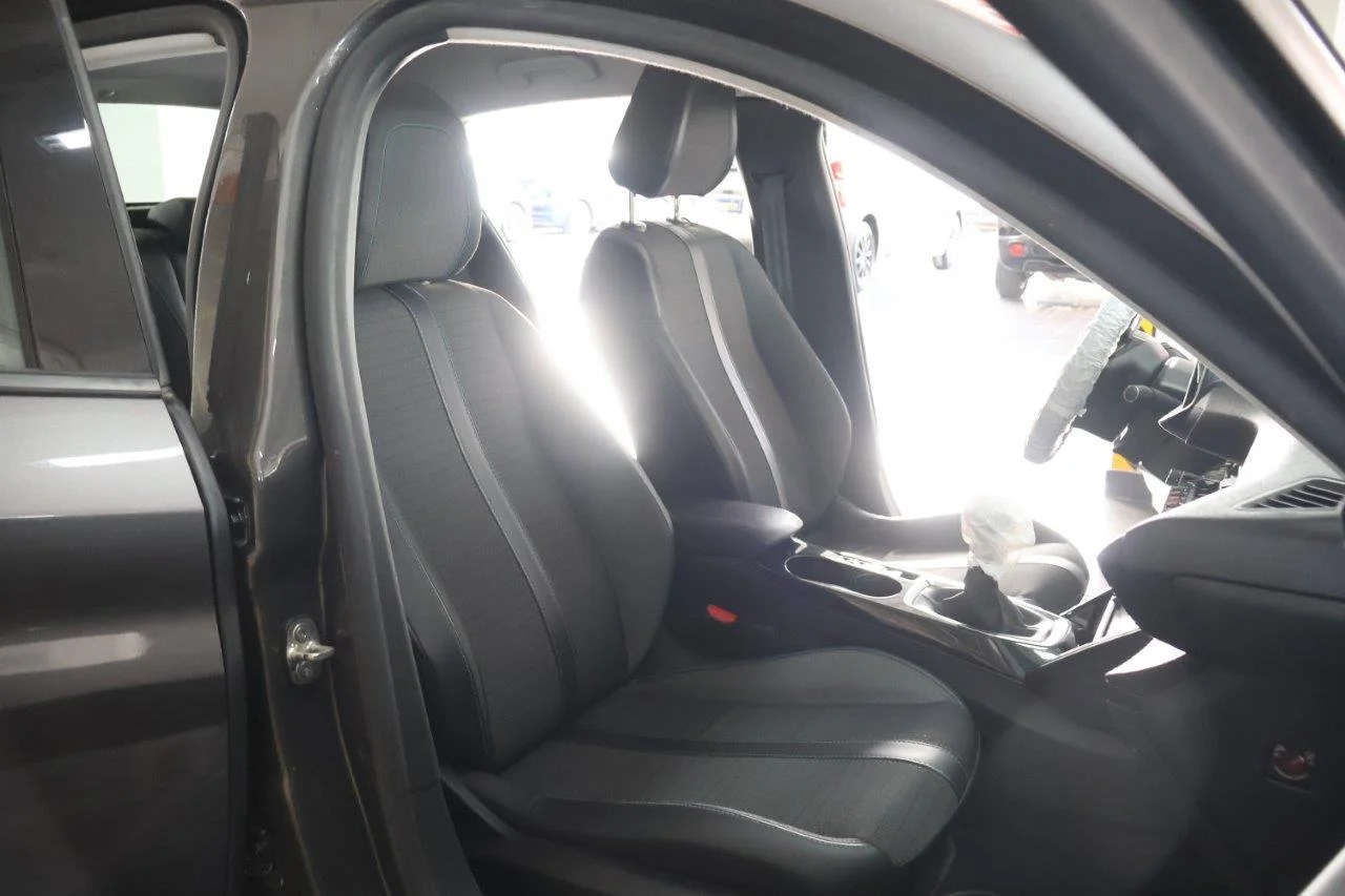 Peugeot 208 - View model 32