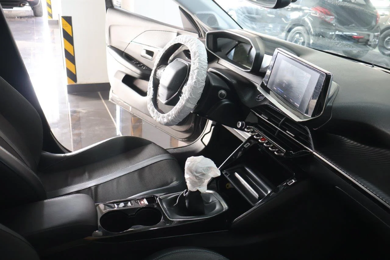 Peugeot 208 - View model 33
