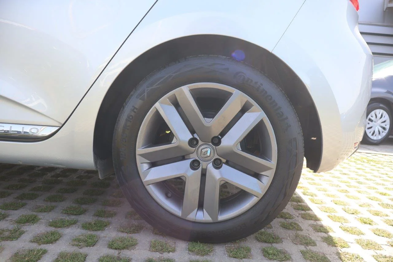 Renault Clio - View model 12