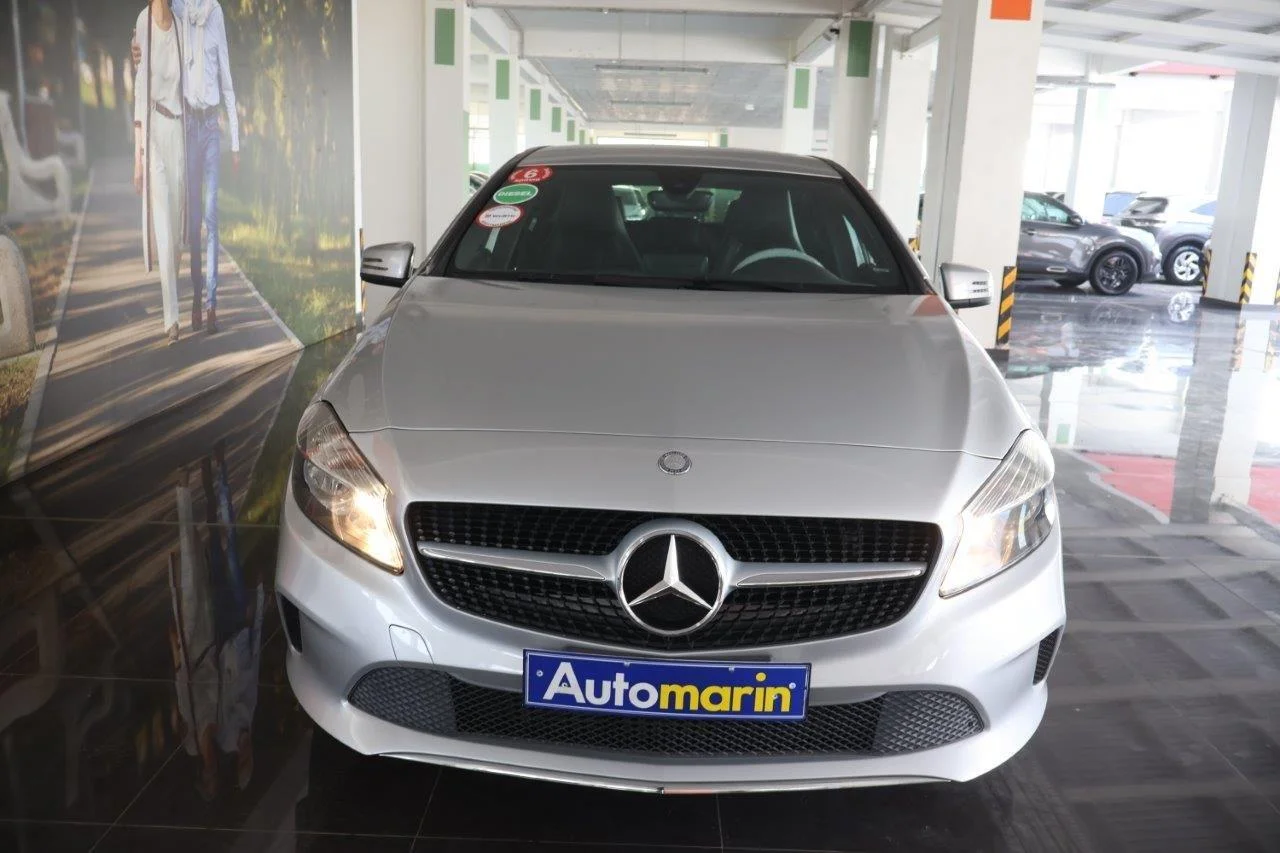 View 3 - Mercedes-Benz A 180 - 2015