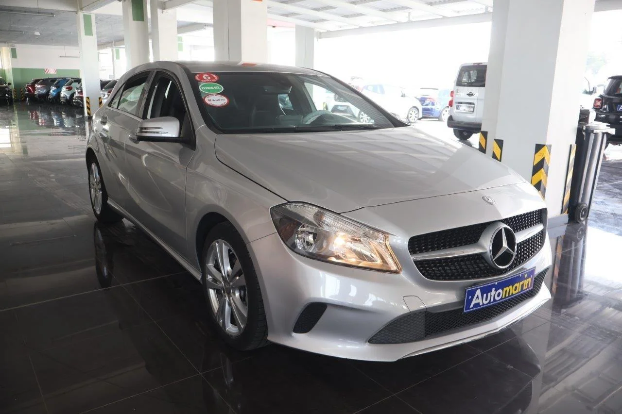 View 4 - Mercedes-Benz A 180 - 2015