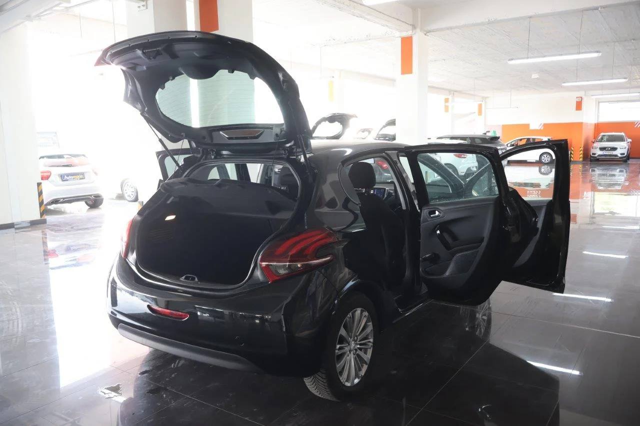 Peugeot 208 - View model 7