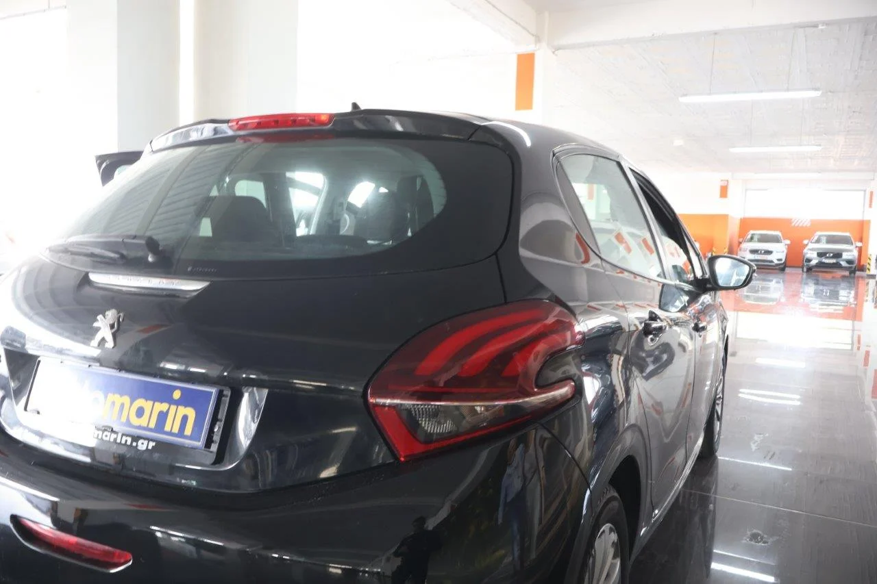 Peugeot 208 - View model 10