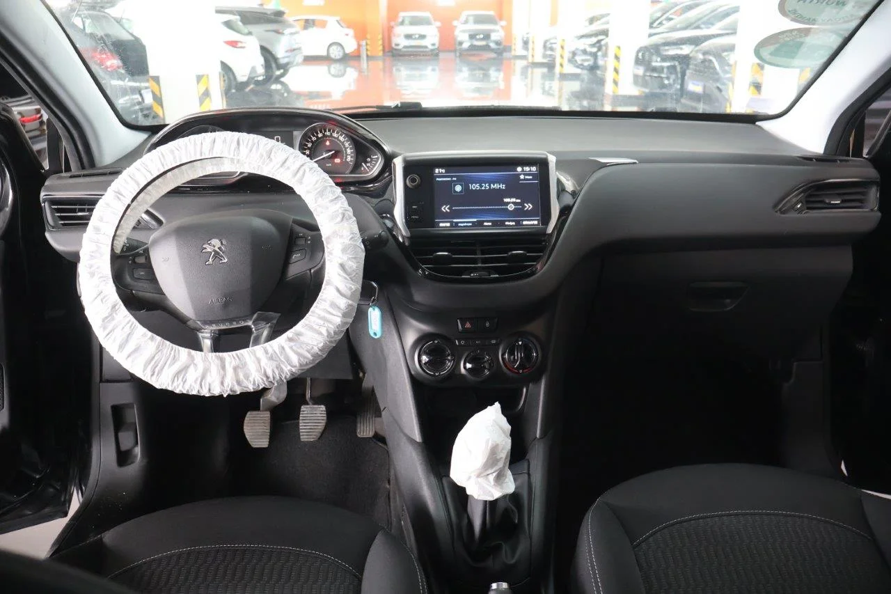 Peugeot 208 - View model 18