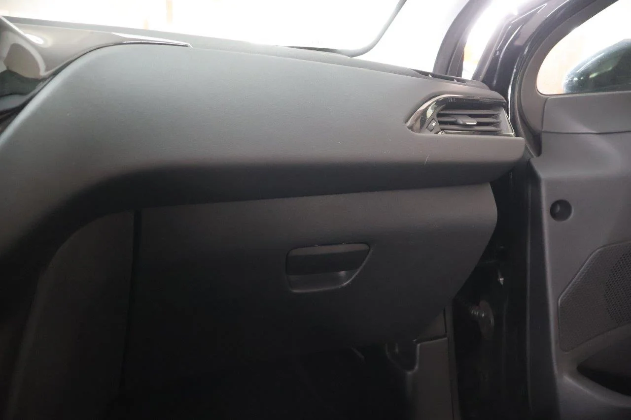 Peugeot 208 - View model 21