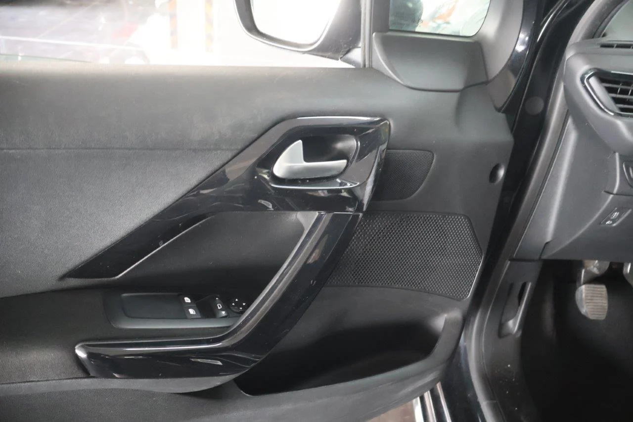 Peugeot 208 - View model 24