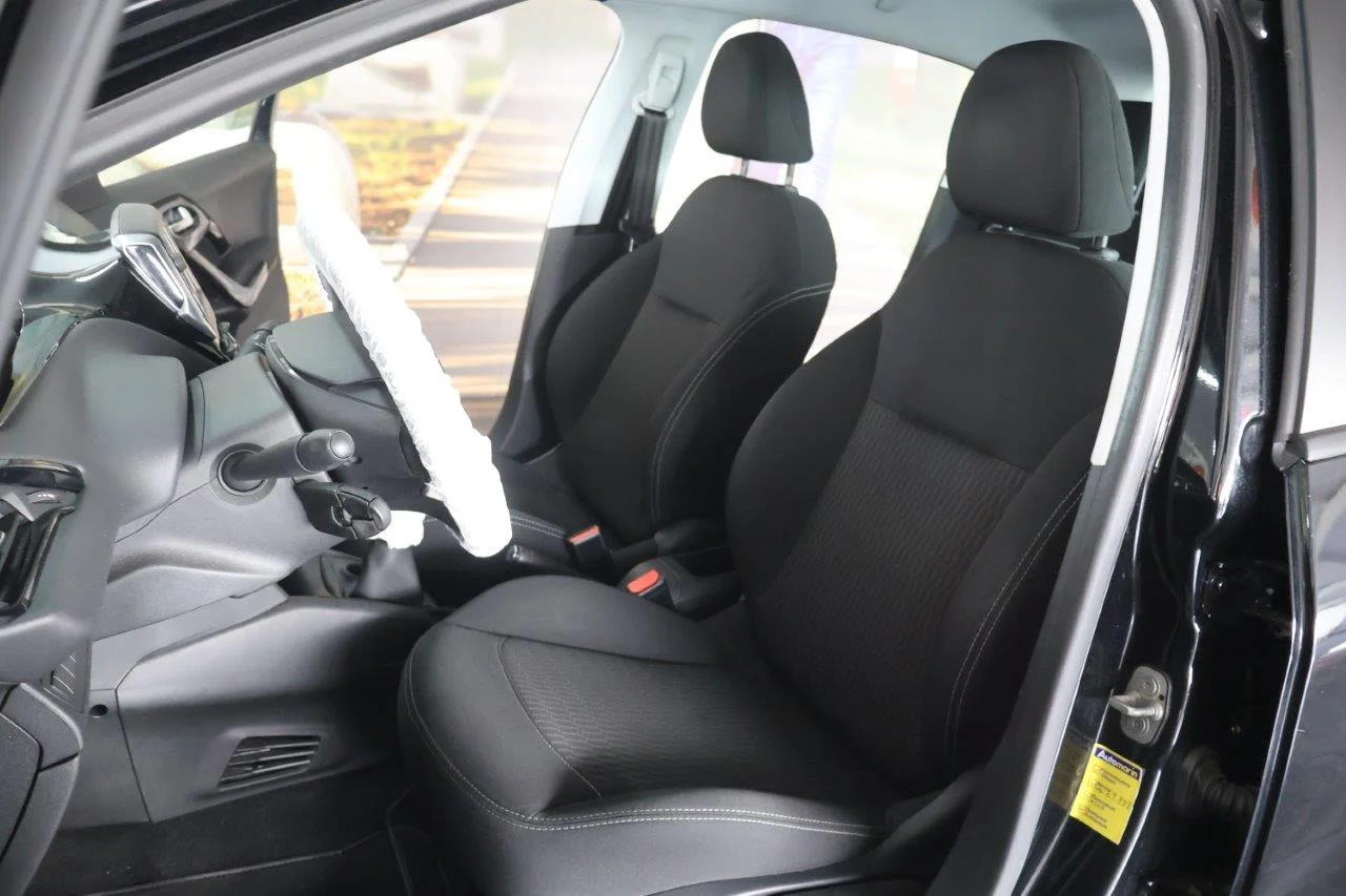 Peugeot 208 - View model 25
