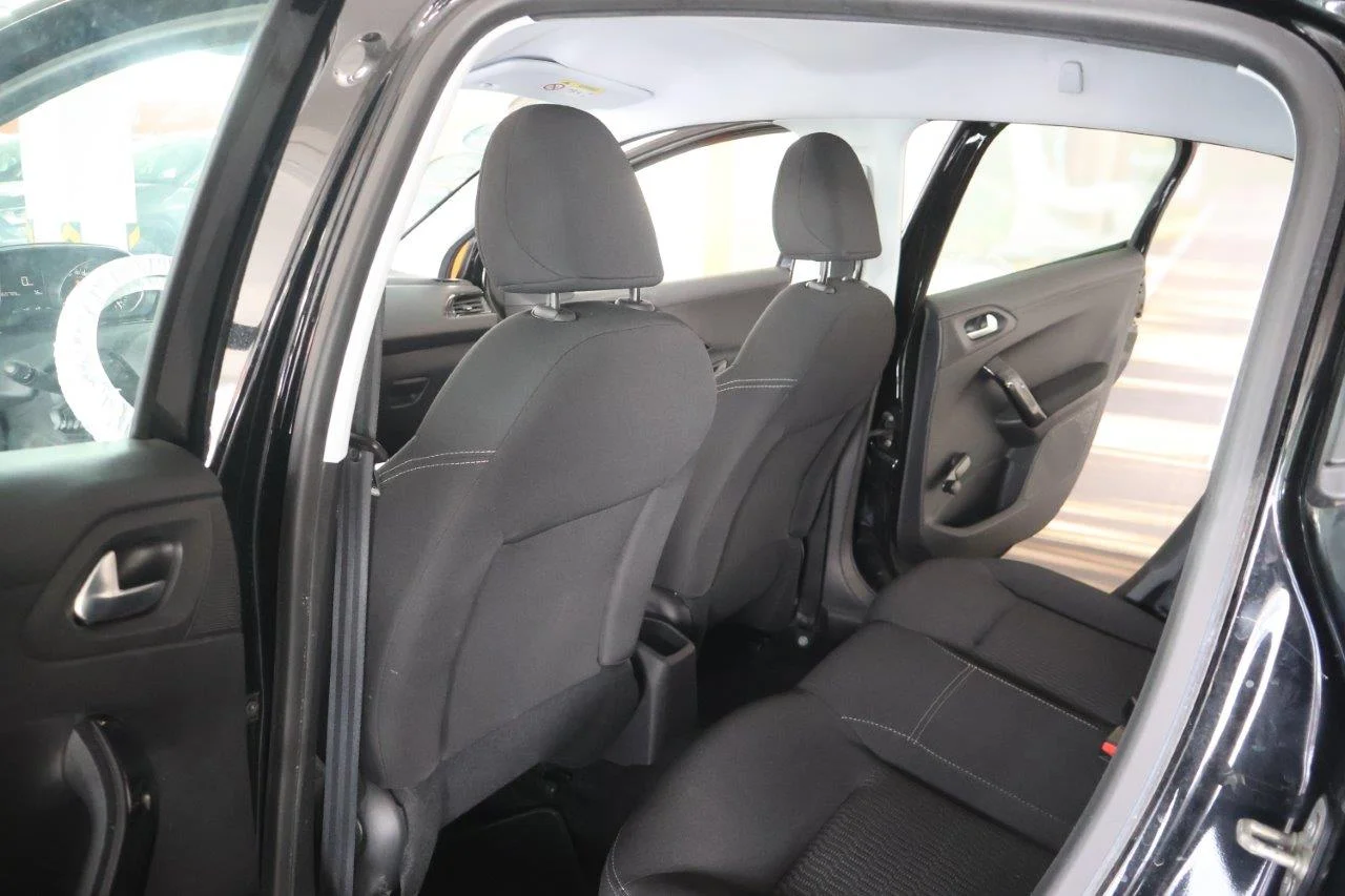 Peugeot 208 - View model 26