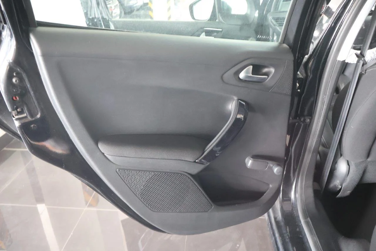 Peugeot 208 - View model 27